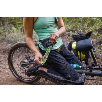 Ruffwear Pack Out Bag™ Abfalltasche Mit Kotbeutelspender 8 Ruffwear Pack Out Bag™ Abfalltasche Mit Kotbeutelspender – Bild 6